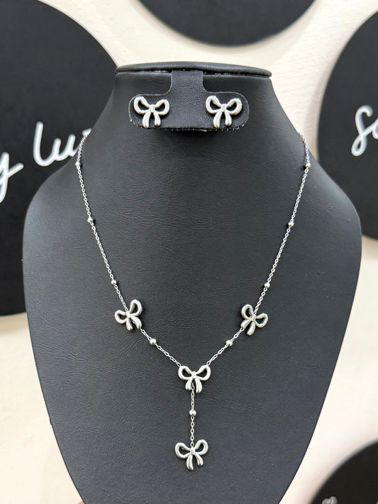 Collar moño