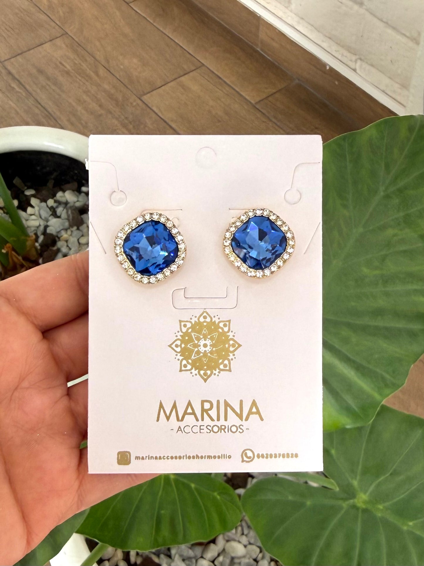 Arete de pedrería azul