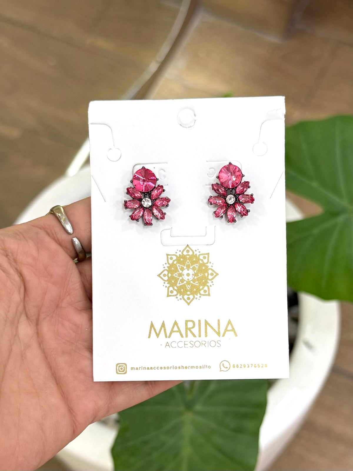 Arete de pedrería rosa
