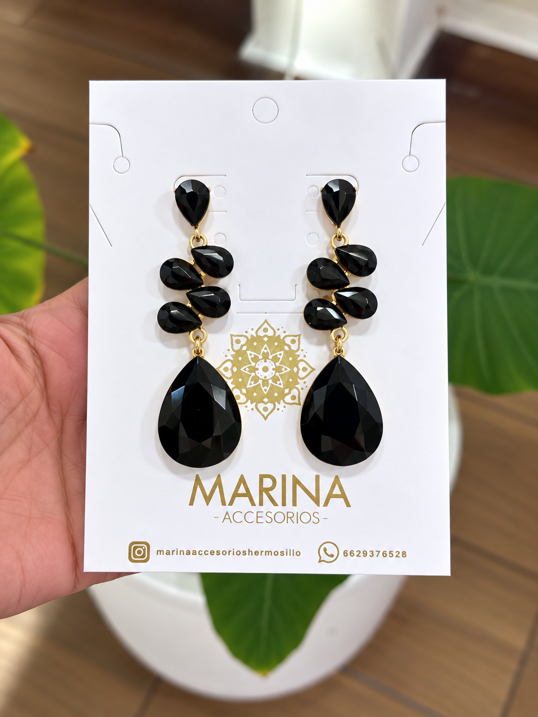 Aretes de pedrería negros
