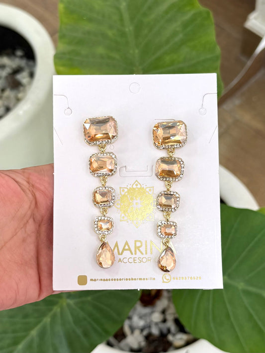 Aretes de pedrería dorados