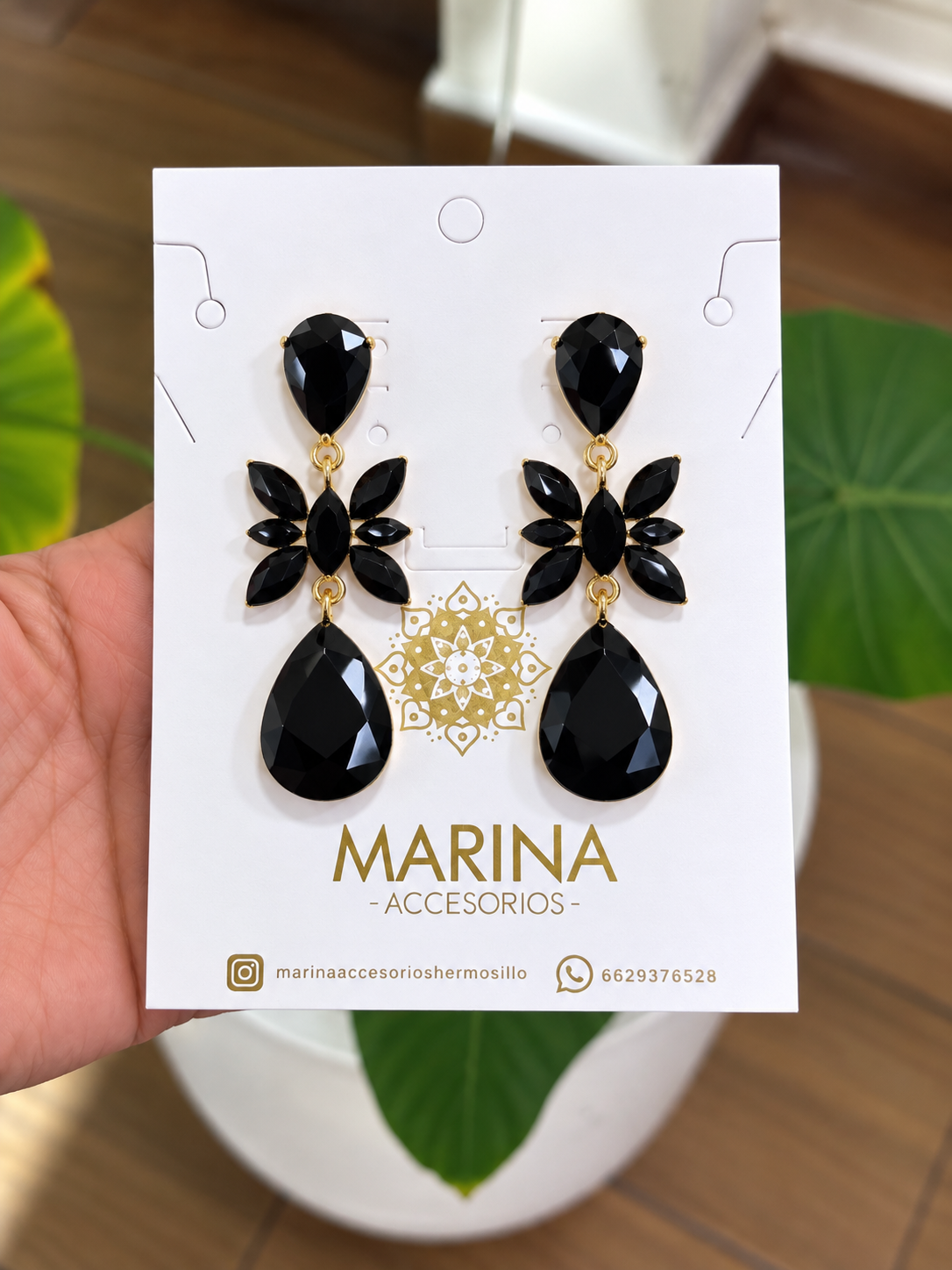 Aretes de pedrería negros