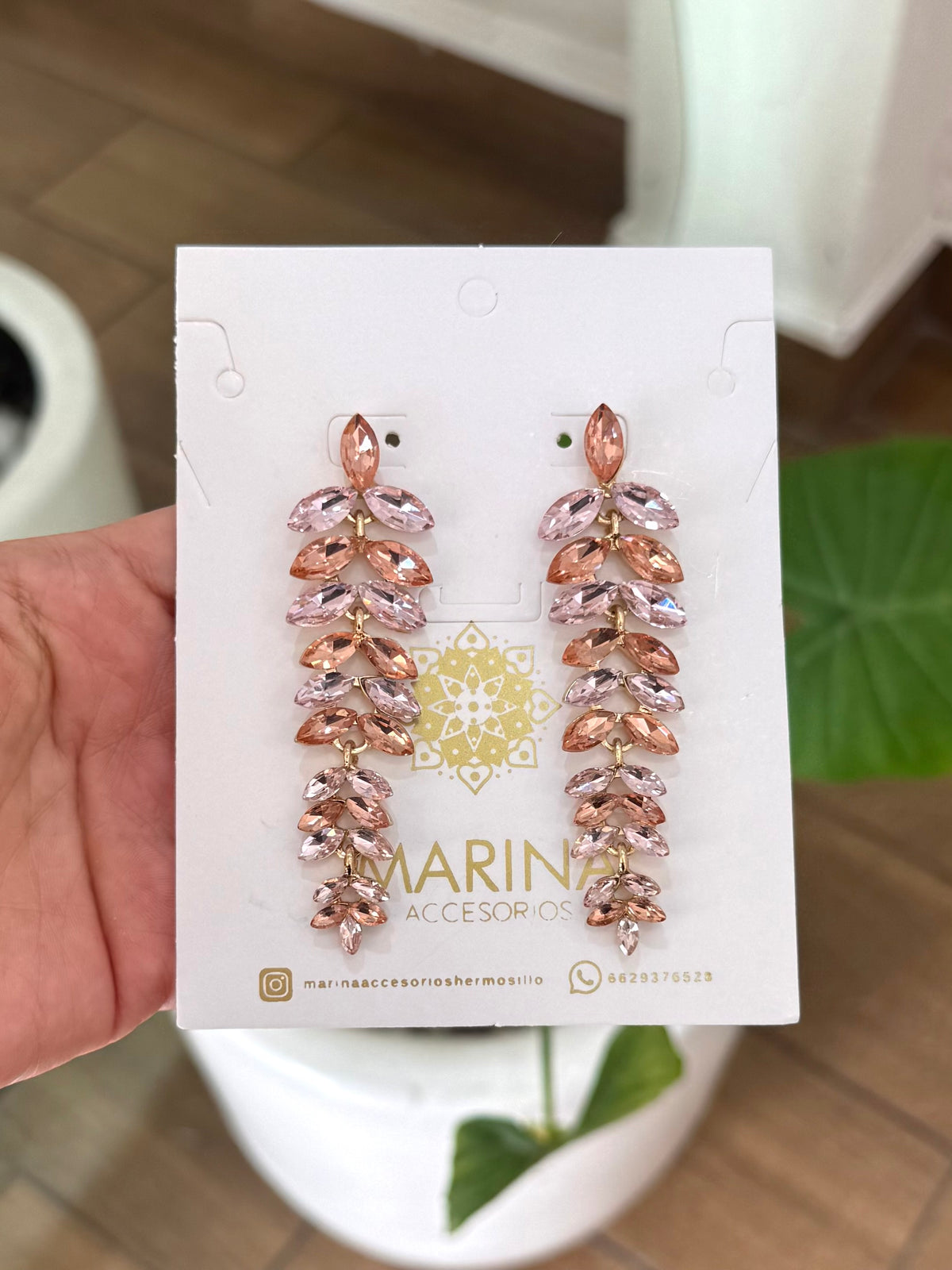 Arete de pedrería rosa