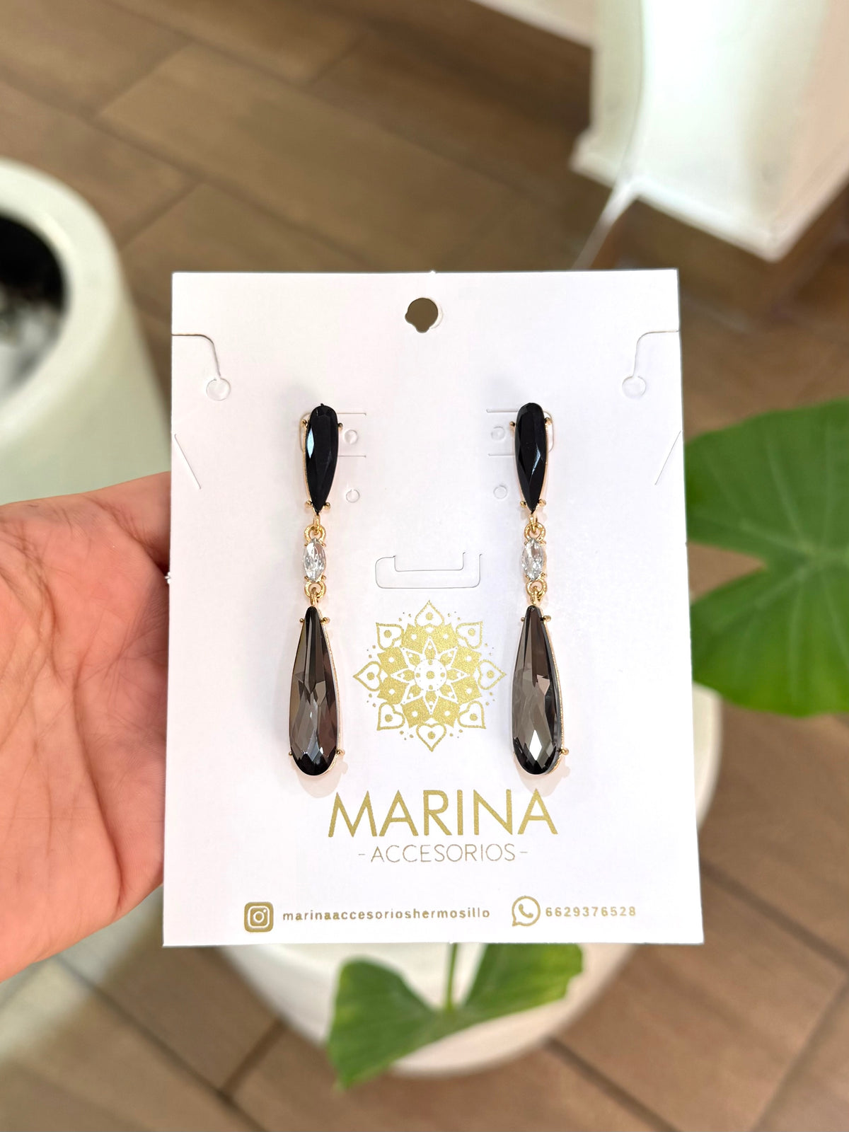 Aretes de pedrería negros