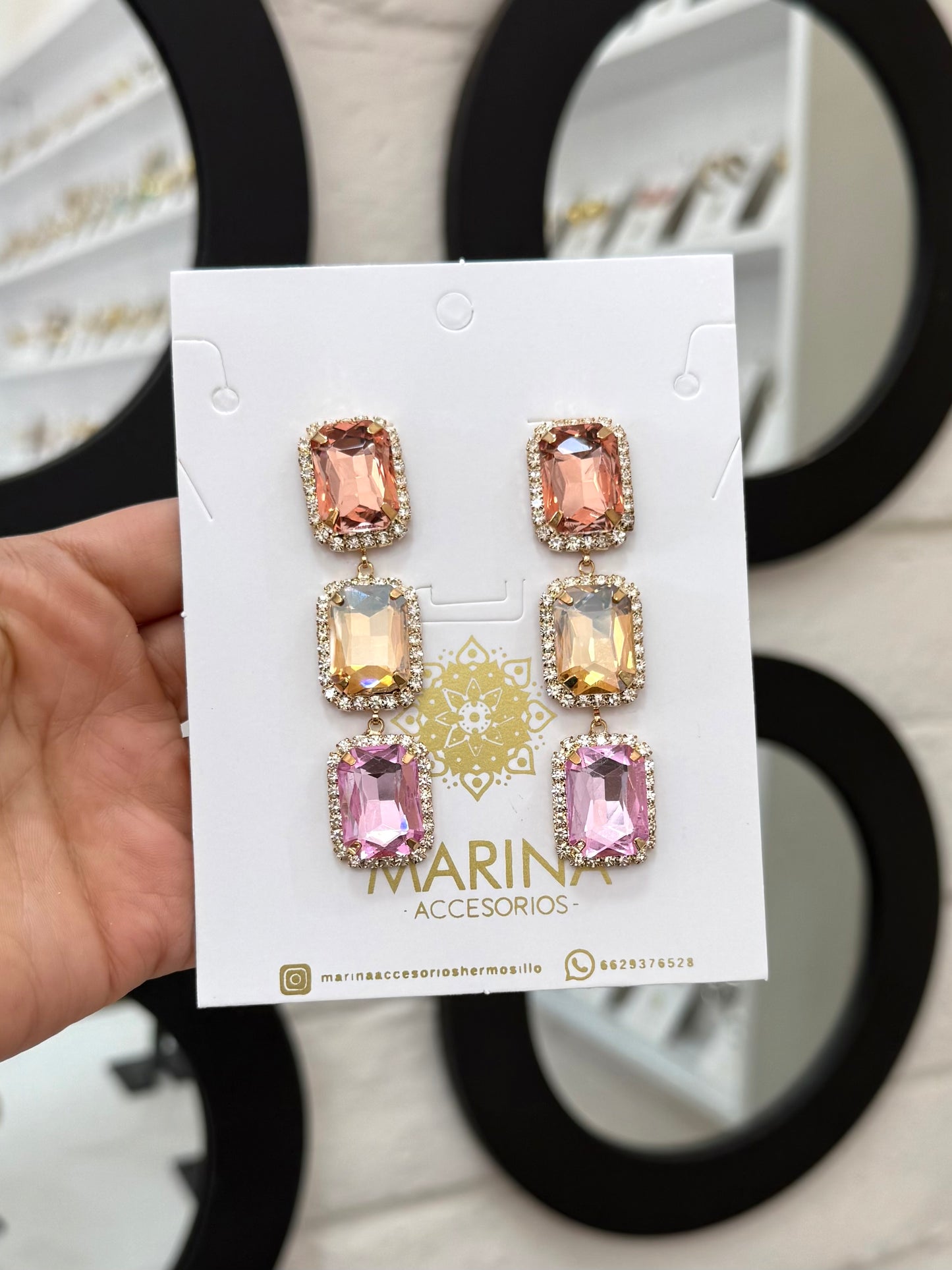 Aretes de pedrería multicolor