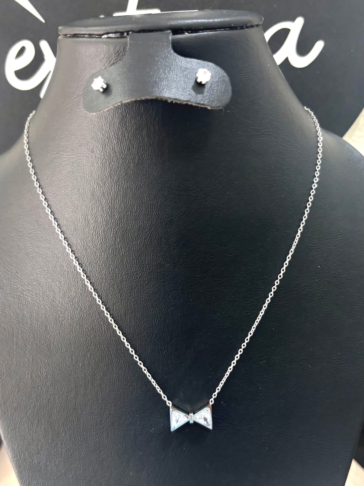 Collar moño