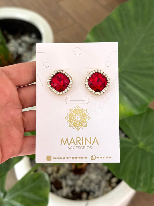Aretes de pedrería rojo