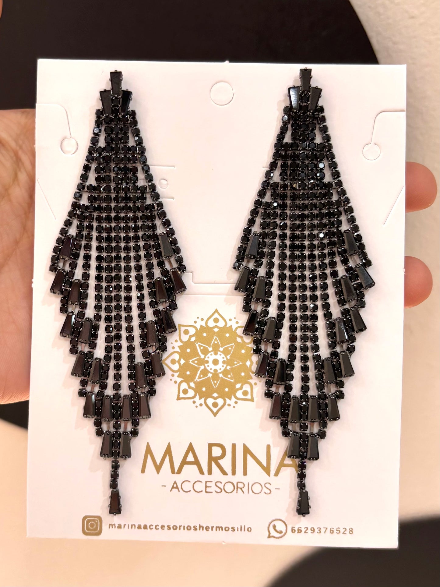 Aretes de pedrería negros