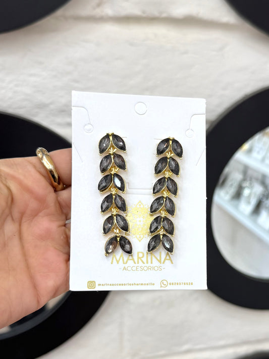 Aretes de pedrería negros