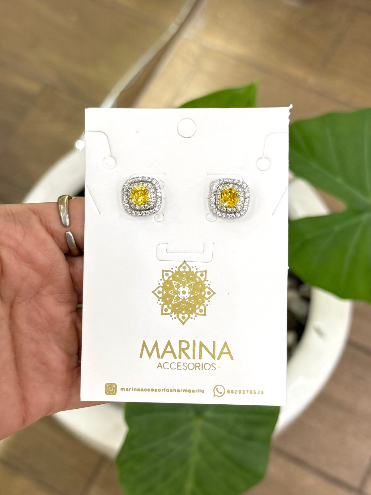 Aretes de pedrería amarillos