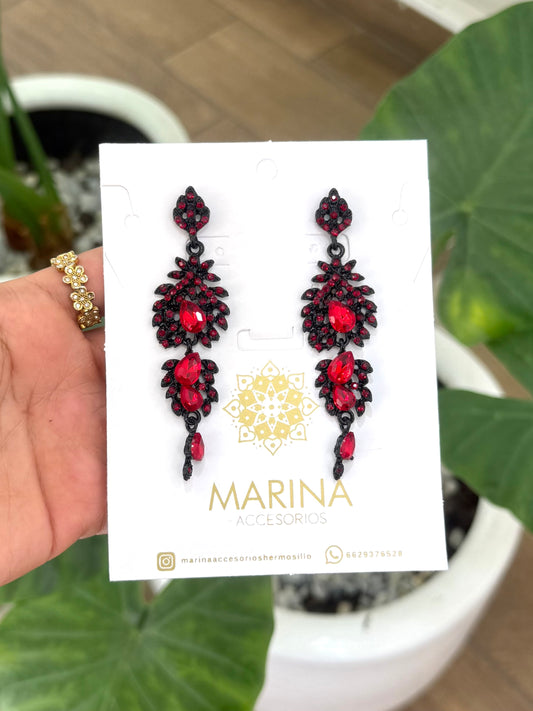 Aretes de pedrería rojo