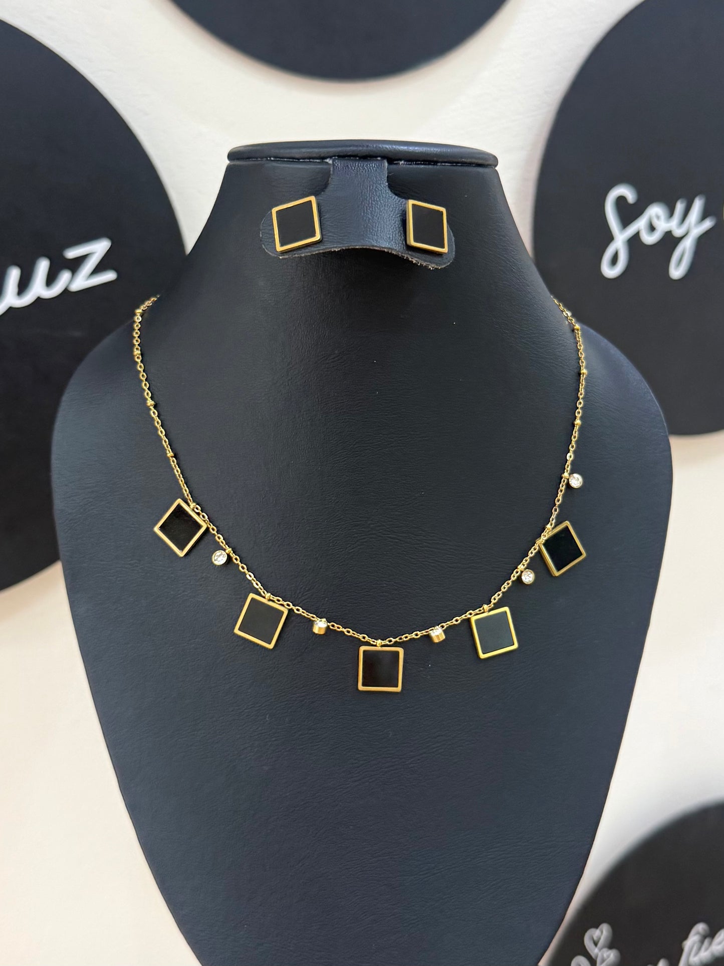 Collar cuadro